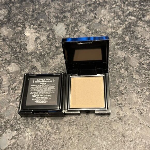 Reina Rebelde Almendra Mini Perla Finishing Powder bare face or over  foundation - Picture 2 of 2